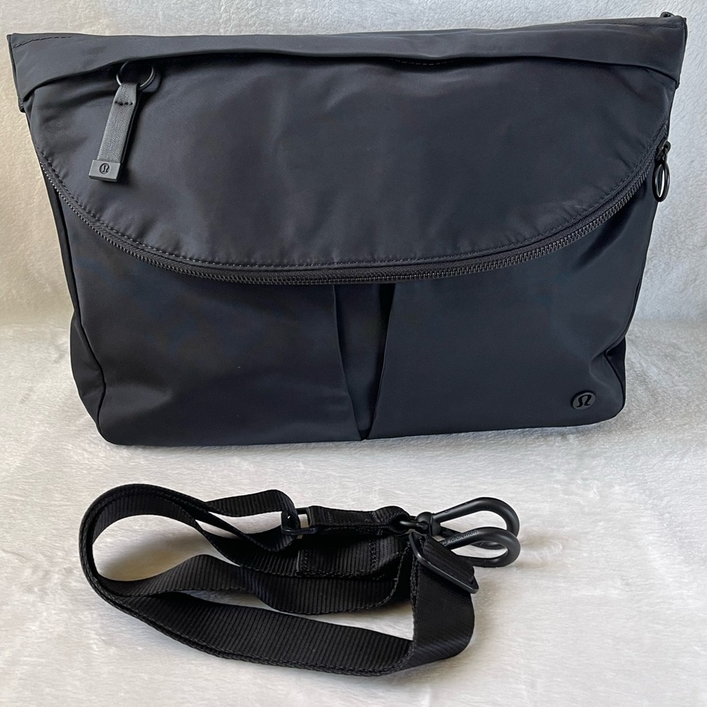 Lululemon All Night Festival Bag Large in Black Vol 10L - Picture 8 of 15